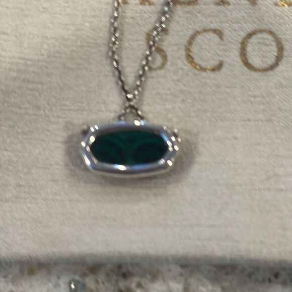 ✨ Kendra Scott Elisa Green Necklace - Picture 4 of 4